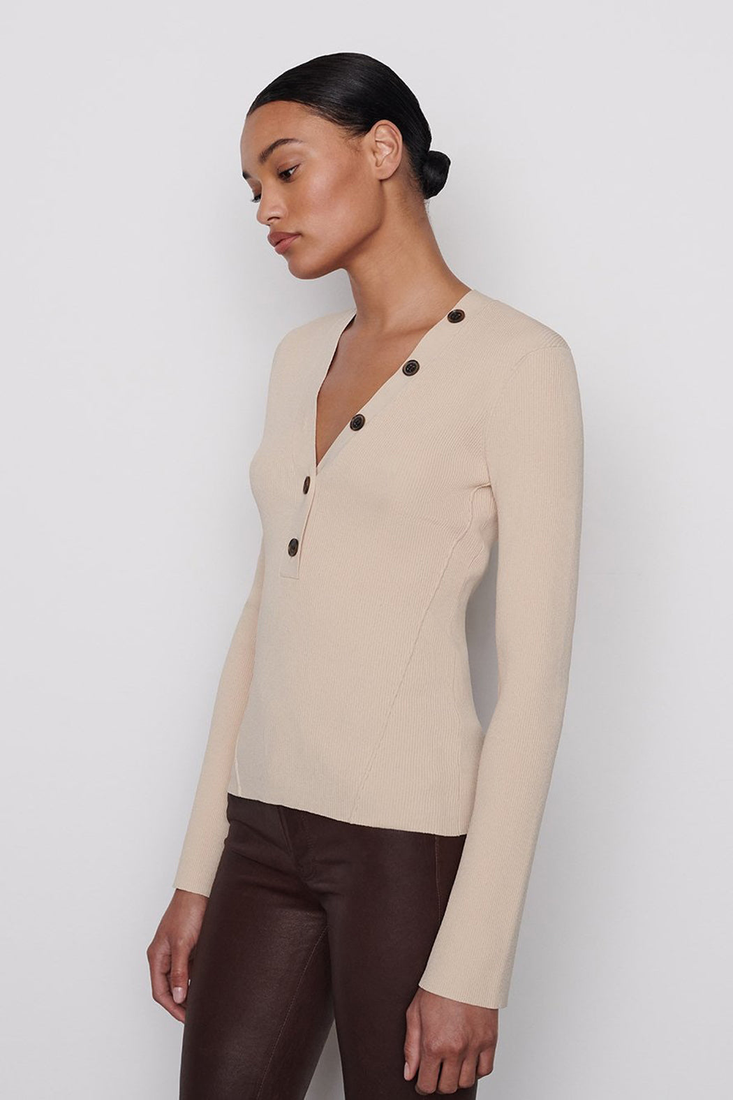 FRAME - Long Sleeve Rib V Top Vanilla - Image 3
